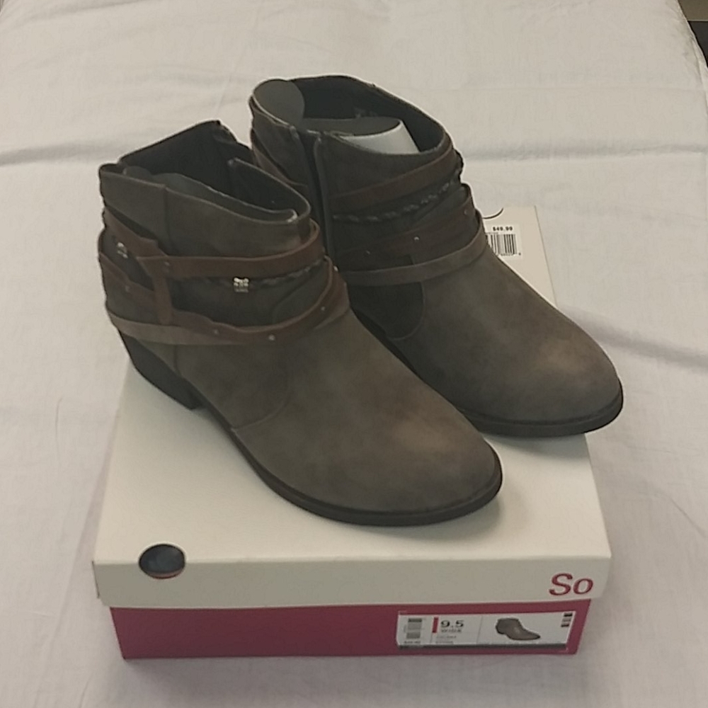 NWT Women's SO Booties!
